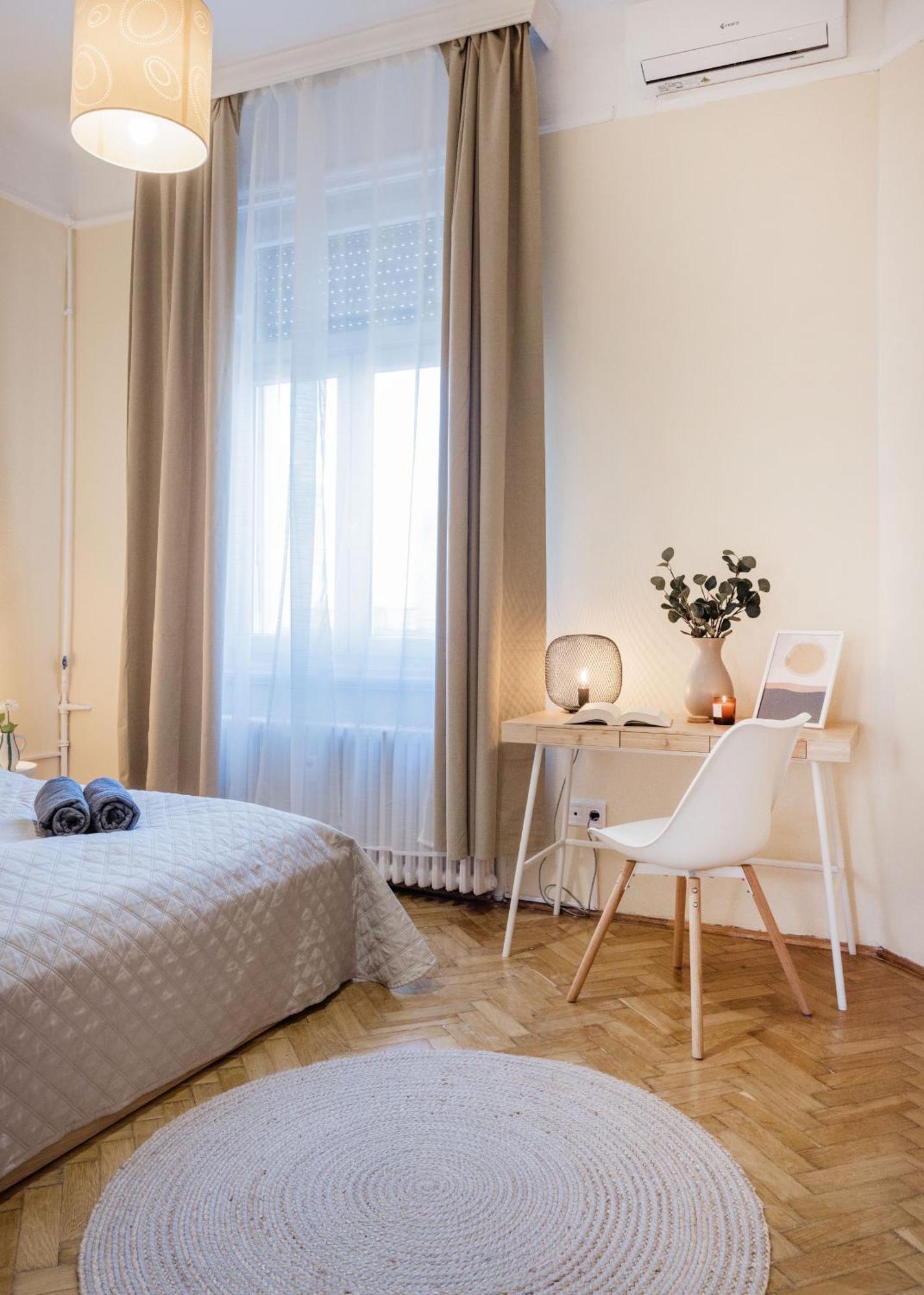 Magnificent 3br With Balcony By Dohany Synalogue Appartamento *